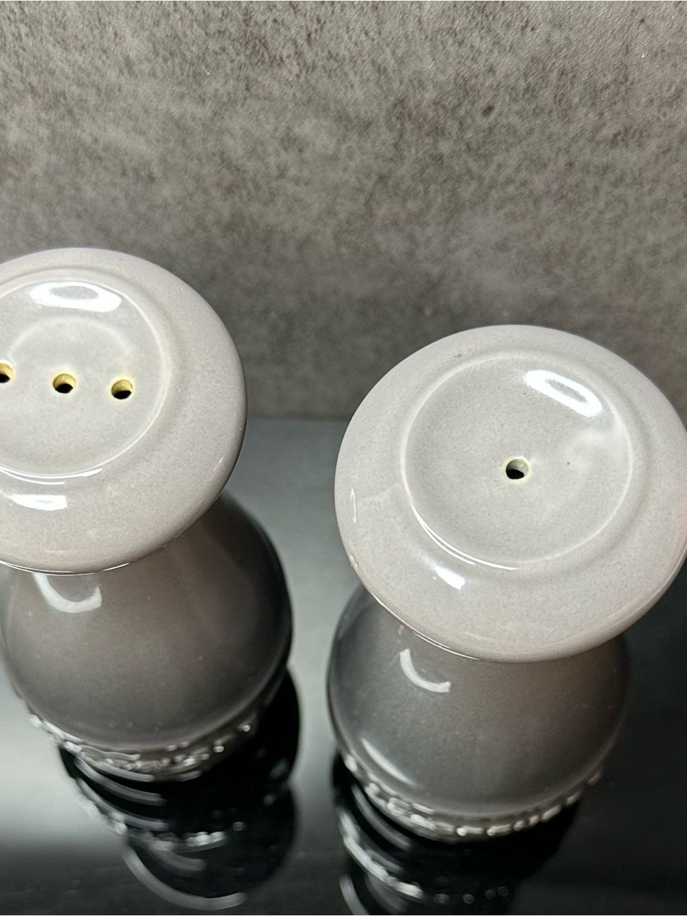 Le Creuset Stoneware Salt & Pepper Shaker Set Oyster Gray - Picture 2 of 4